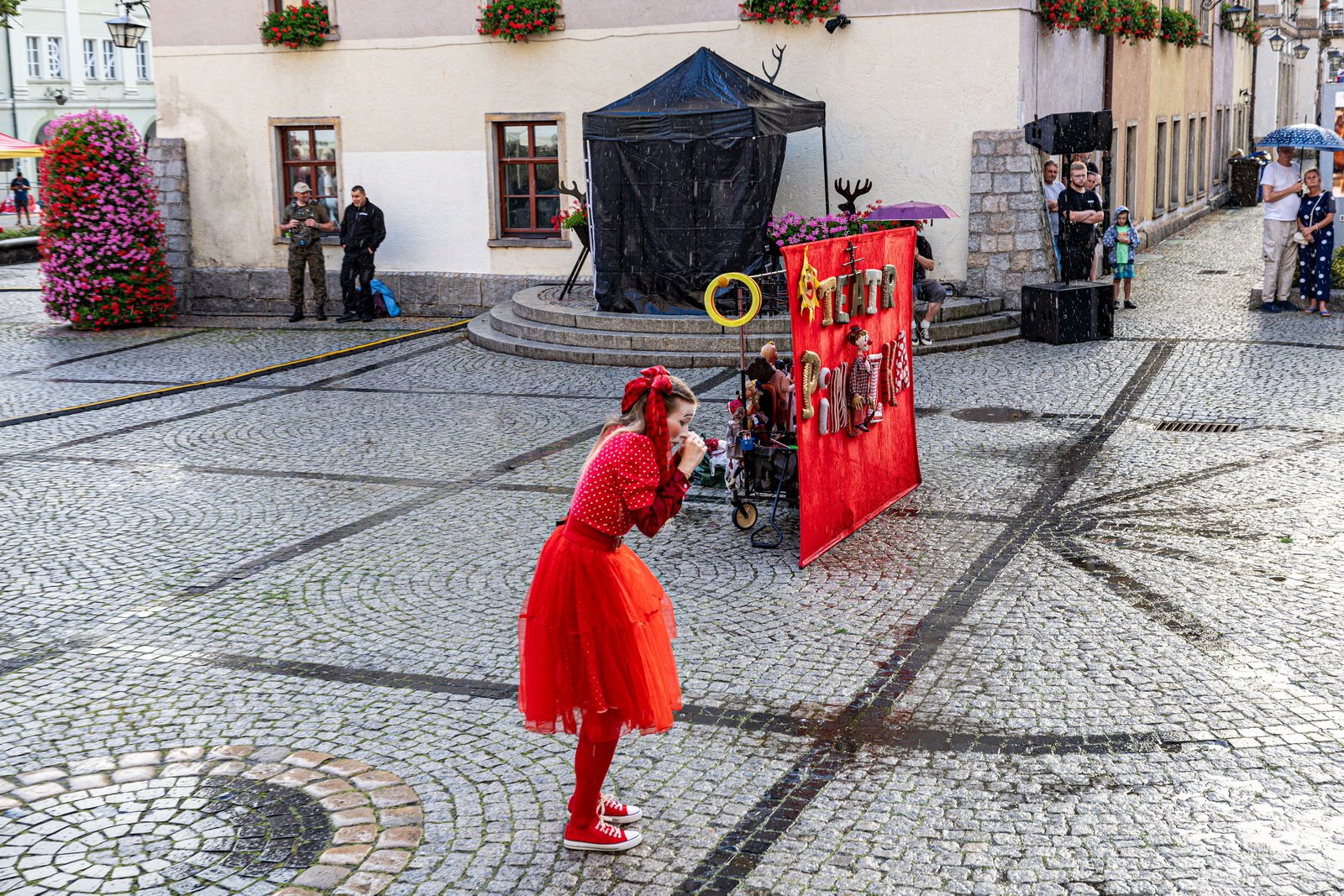 teatry-uliczne-czerwony-klaun-fotogaleria-125936
