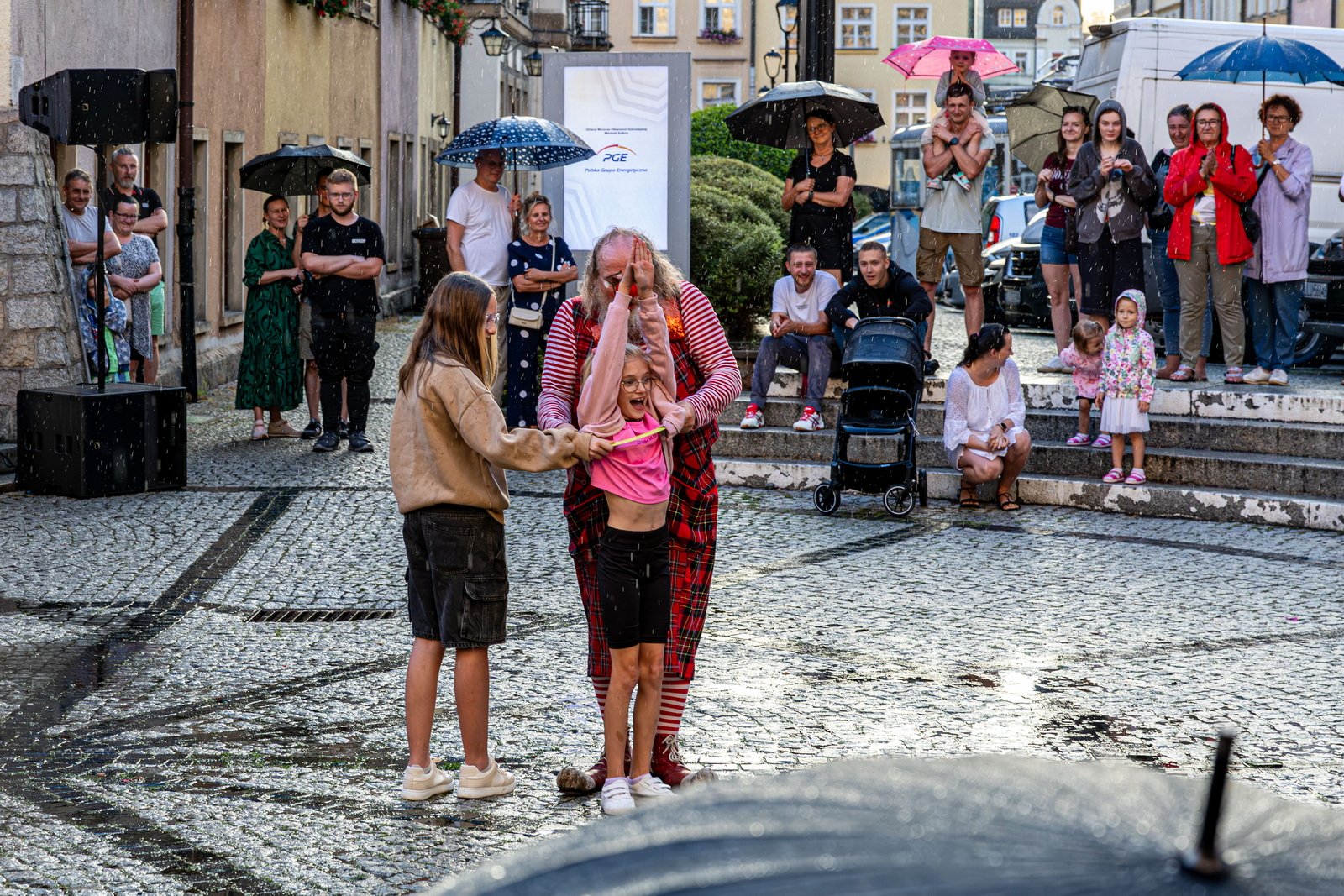 teatry-uliczne-czerwony-klaun-fotogaleria-125936