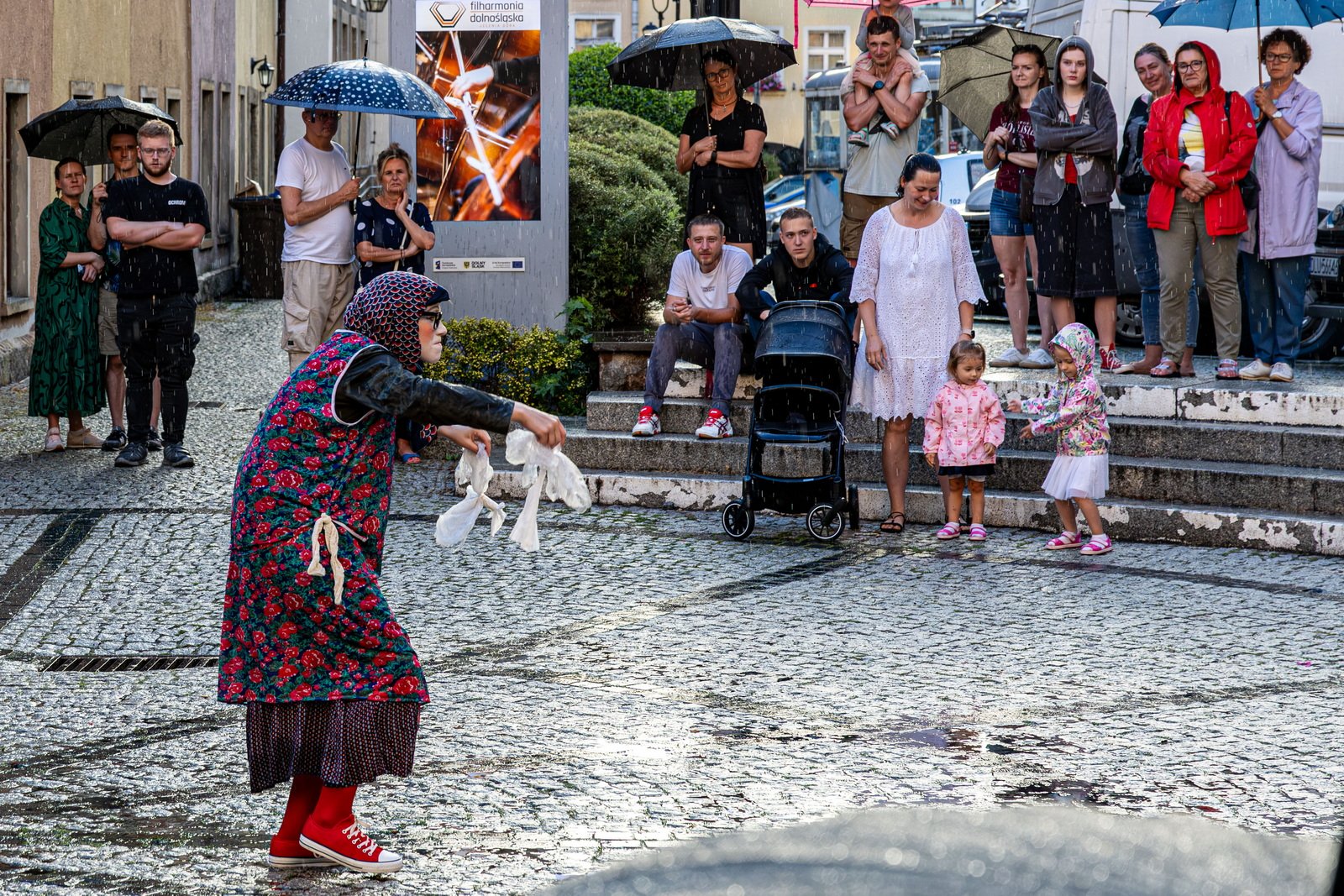 teatry-uliczne-czerwony-klaun-fotogaleria-125936