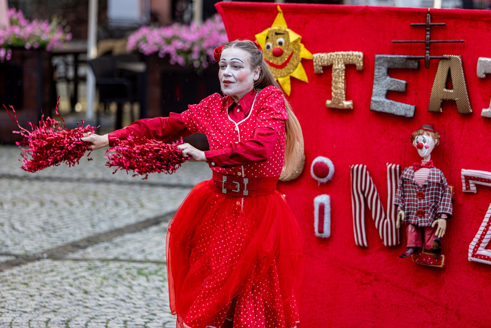 teatry-uliczne-czerwony-klaun-fotogaleria-125936