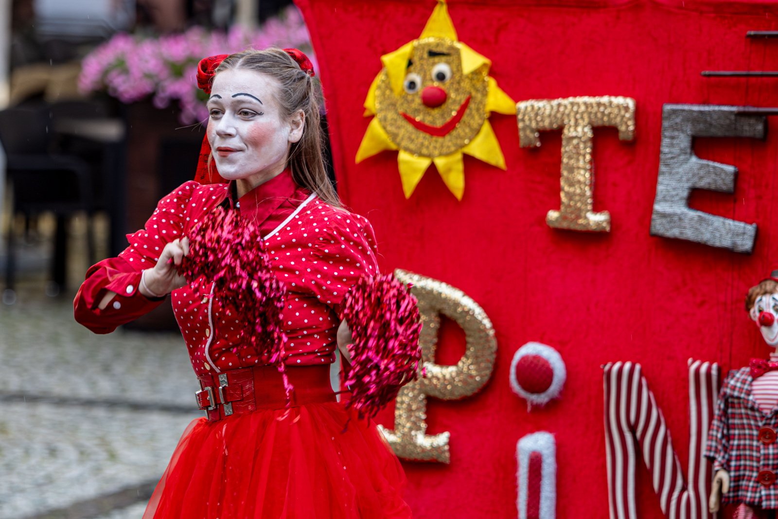 teatry-uliczne-czerwony-klaun-fotogaleria-125936