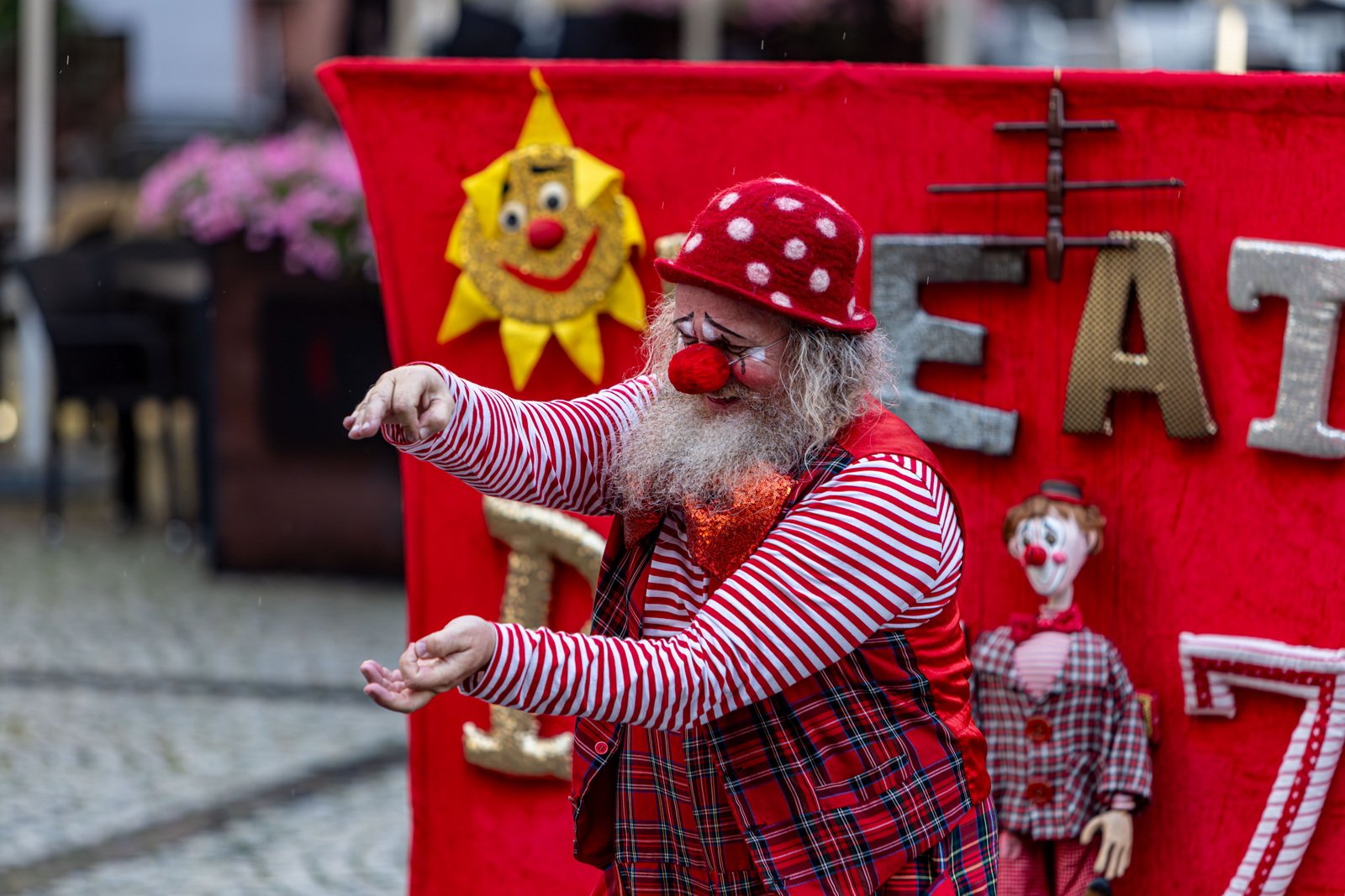 teatry-uliczne-czerwony-klaun-fotogaleria-125936