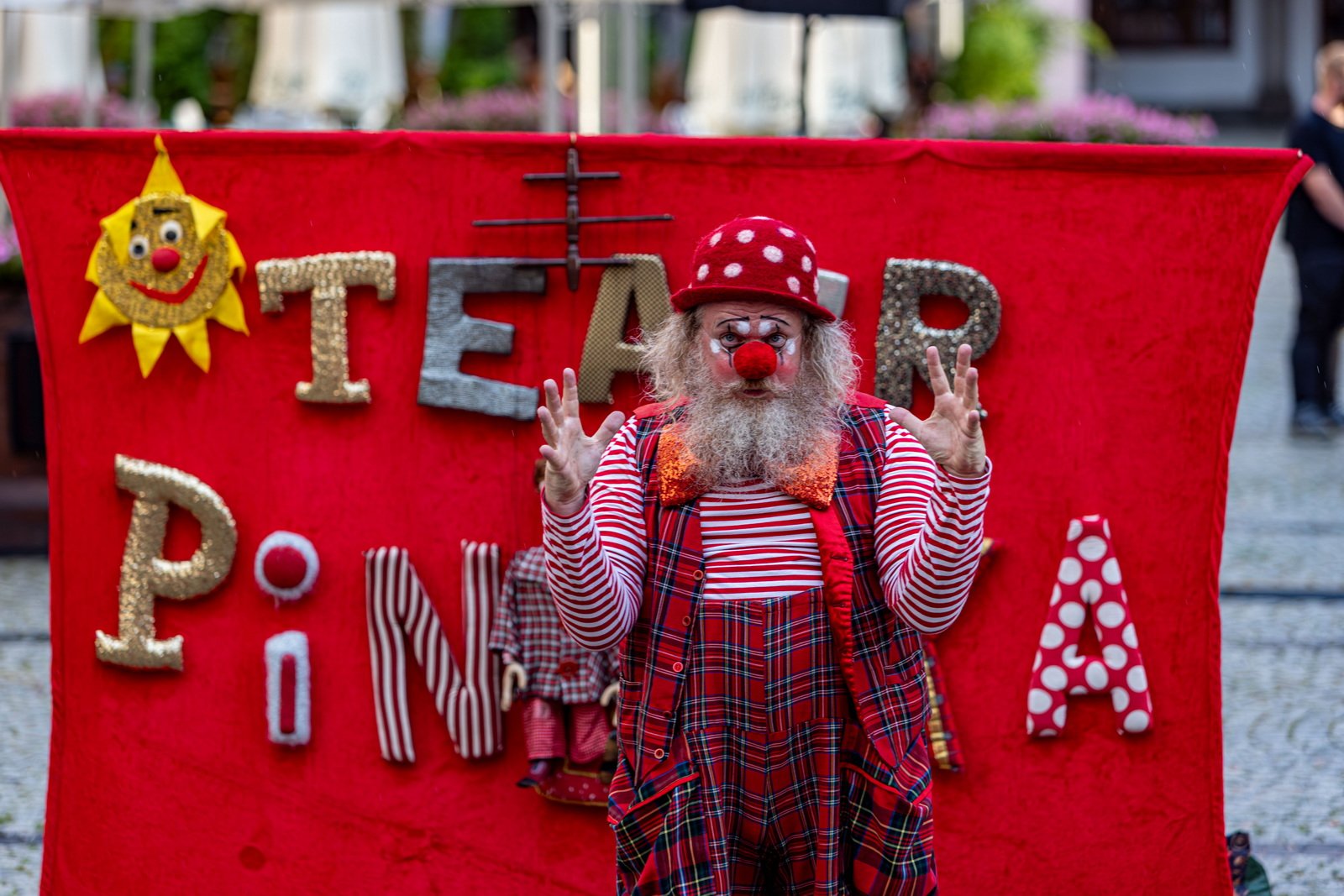 teatry-uliczne-czerwony-klaun-fotogaleria-125936