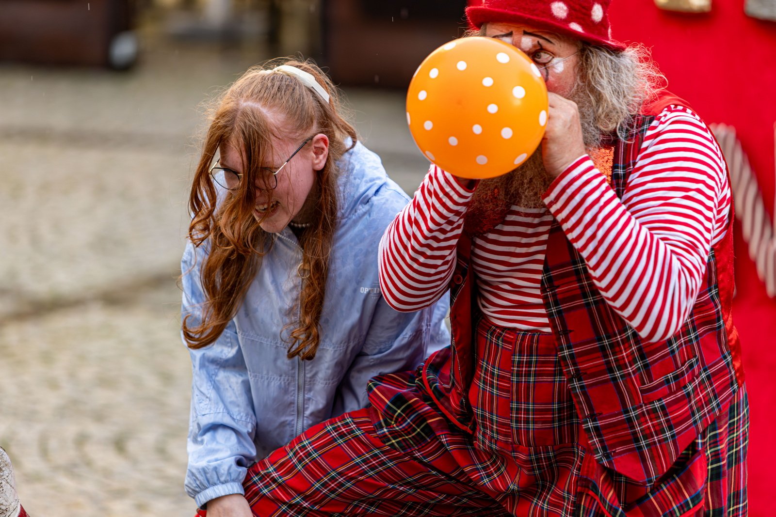 teatry-uliczne-czerwony-klaun-fotogaleria-125936