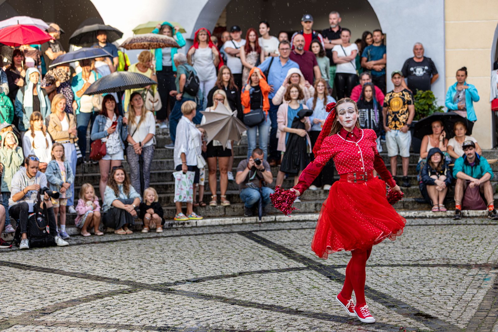 teatry-uliczne-czerwony-klaun-fotogaleria-125936