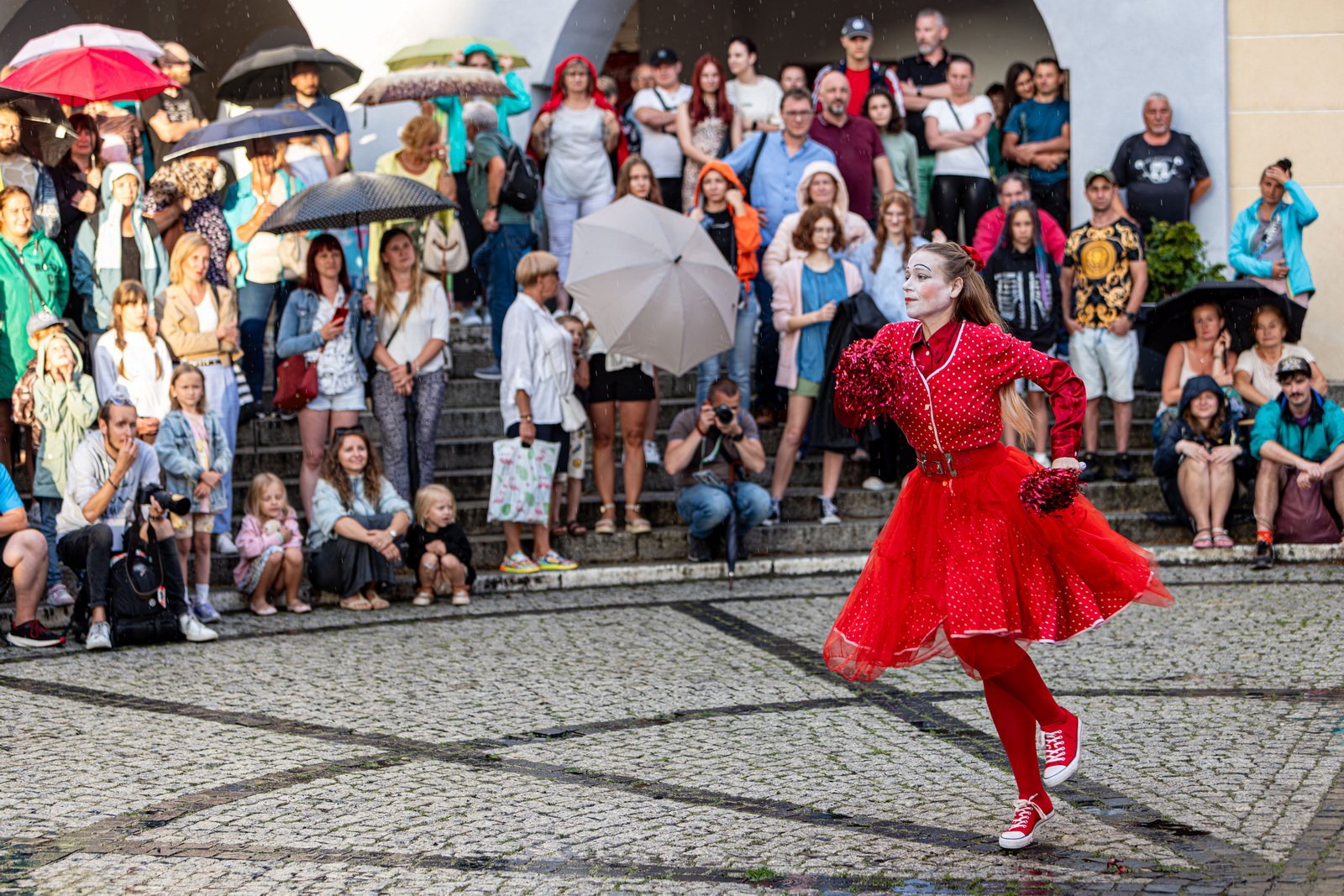 teatry-uliczne-czerwony-klaun-fotogaleria-125936