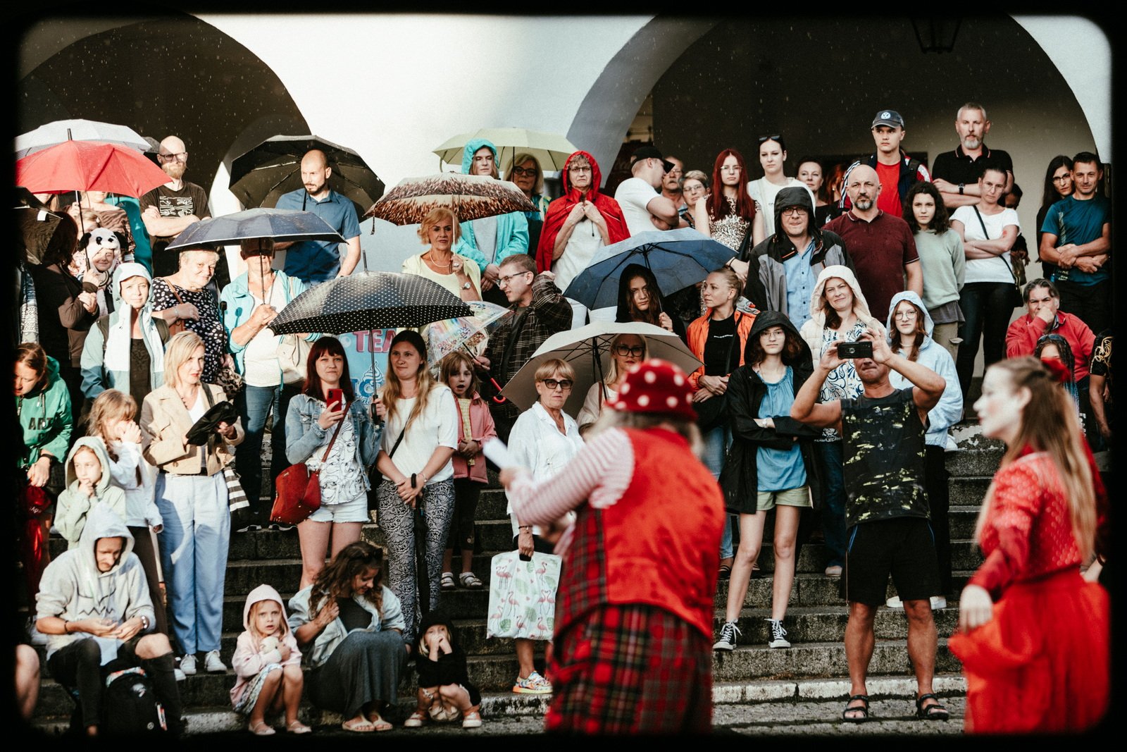 teatry-uliczne-czerwony-klaun-fotogaleria-125936