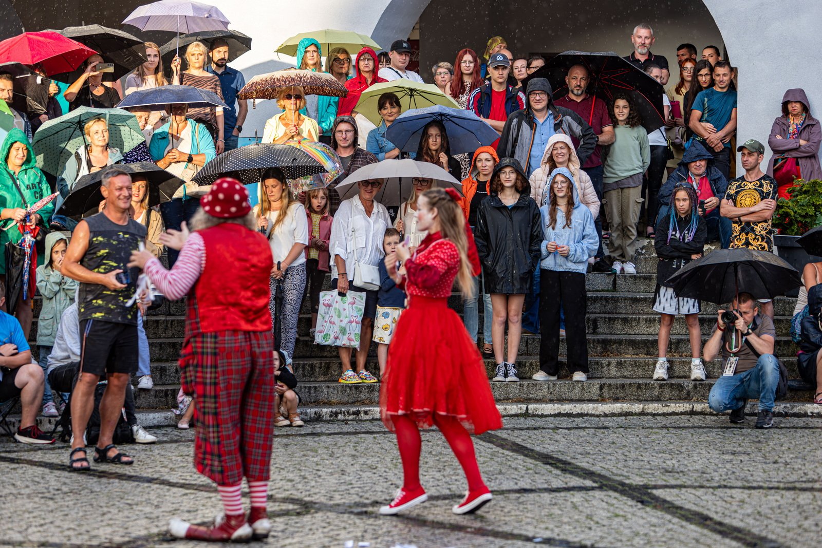 teatry-uliczne-czerwony-klaun-fotogaleria-125936