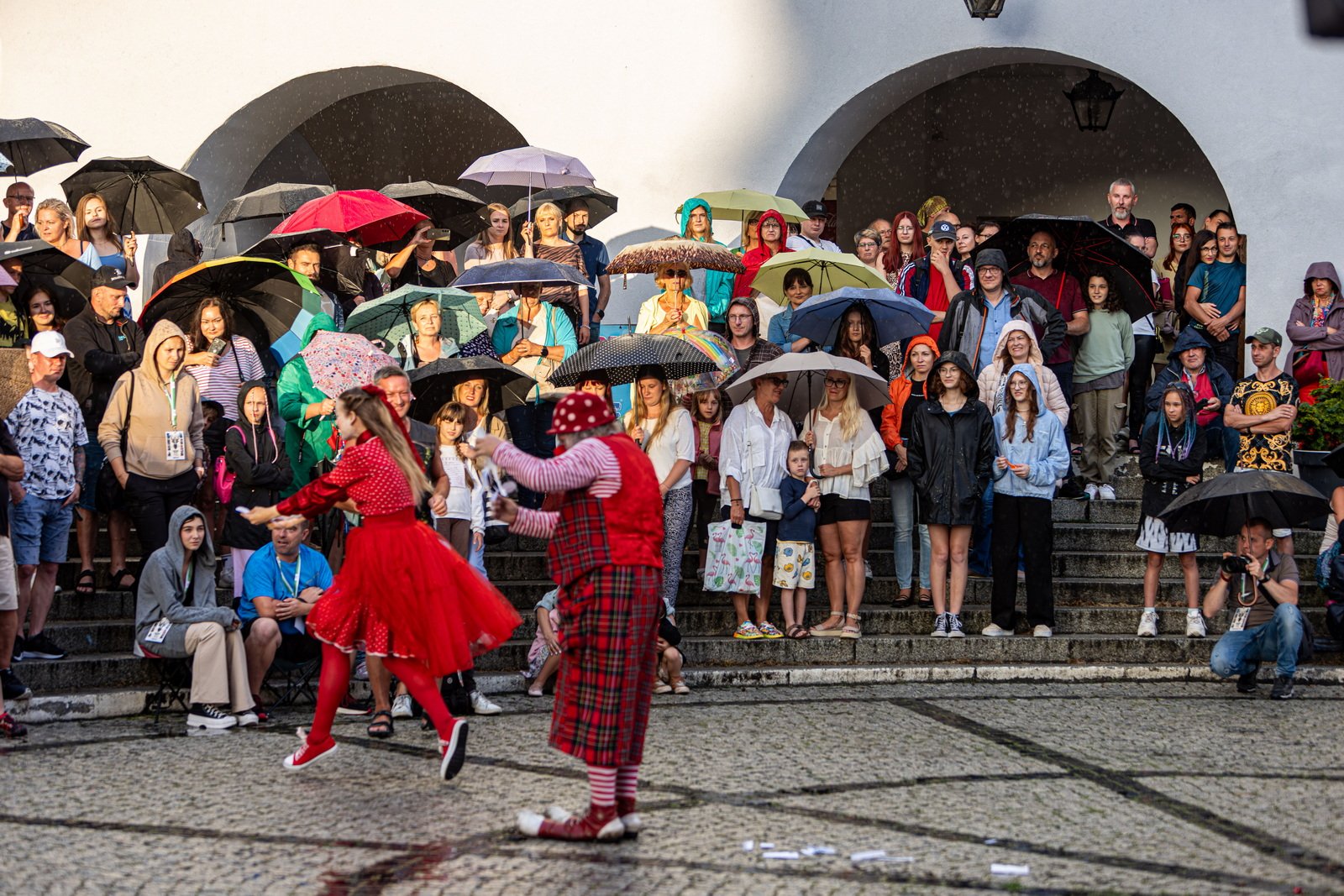 teatry-uliczne-czerwony-klaun-fotogaleria-125936