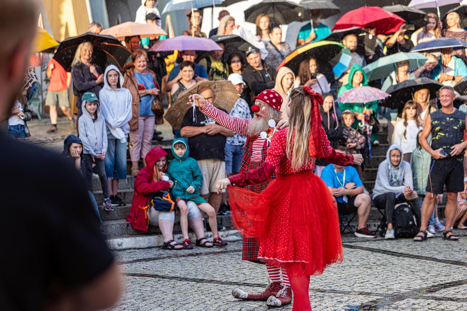 teatry-uliczne-czerwony-klaun-fotogaleria-125936