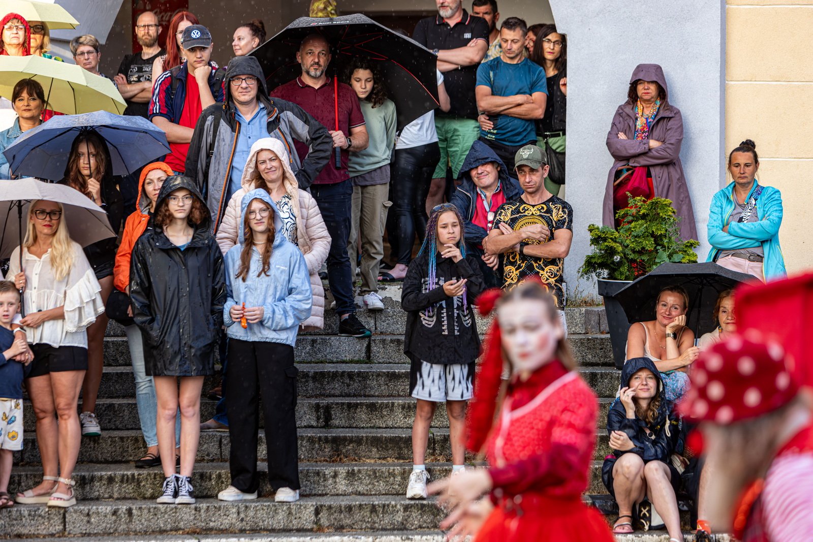 teatry-uliczne-czerwony-klaun-fotogaleria-125936