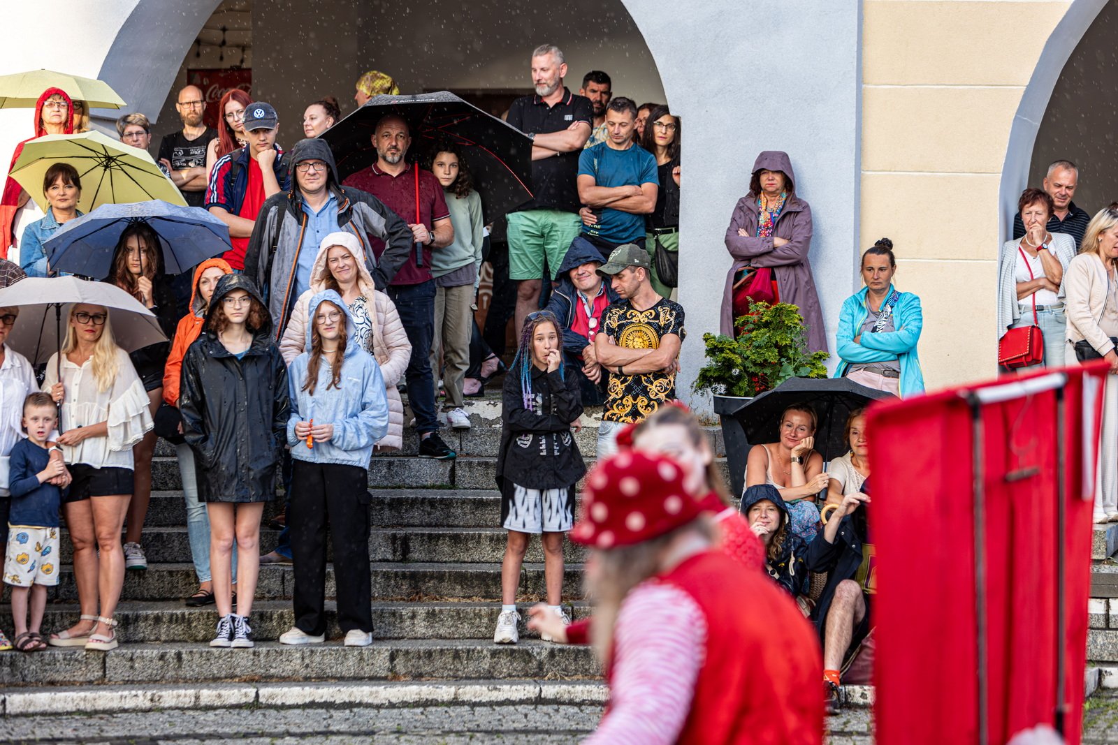 teatry-uliczne-czerwony-klaun-fotogaleria-125936