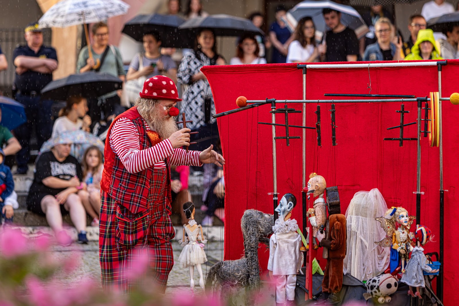 teatry-uliczne-czerwony-klaun-fotogaleria-125936