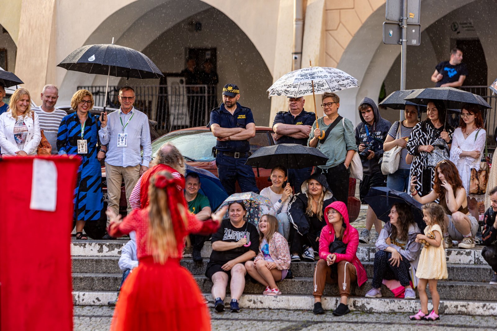 teatry-uliczne-czerwony-klaun-fotogaleria-125936