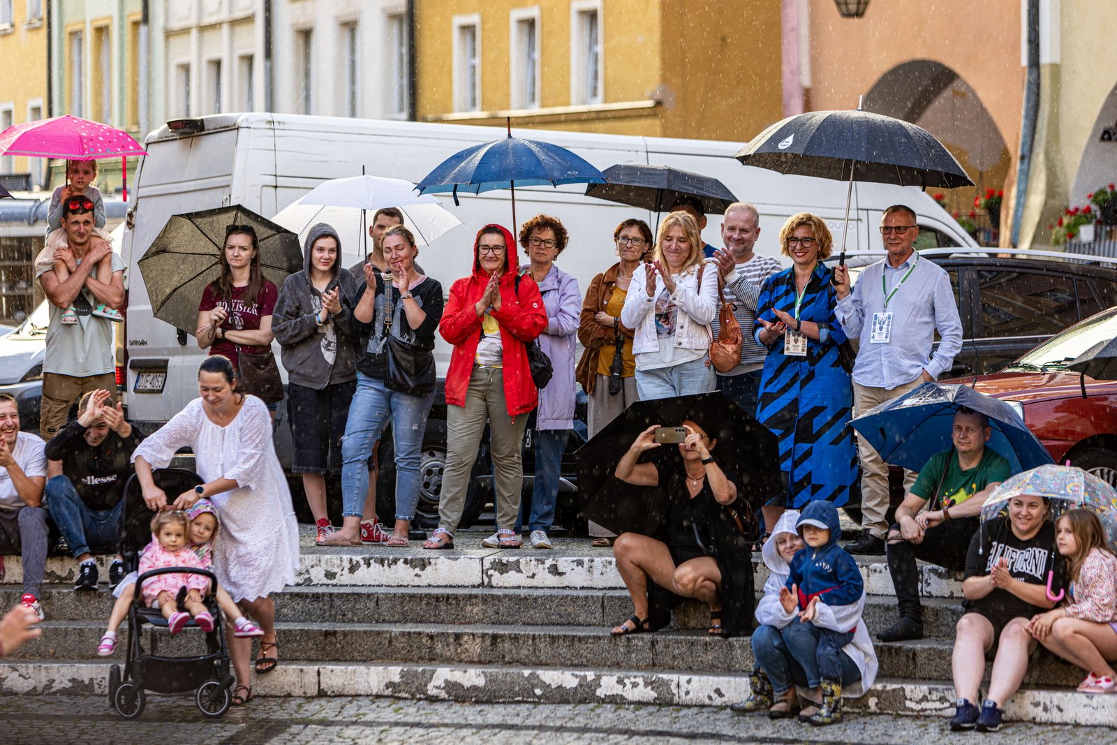 teatry-uliczne-czerwony-klaun-fotogaleria-125936