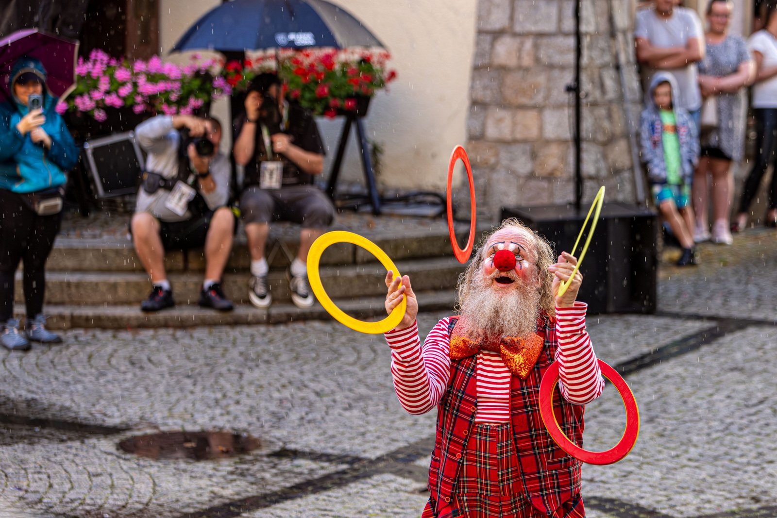 teatry-uliczne-czerwony-klaun-fotogaleria-125936