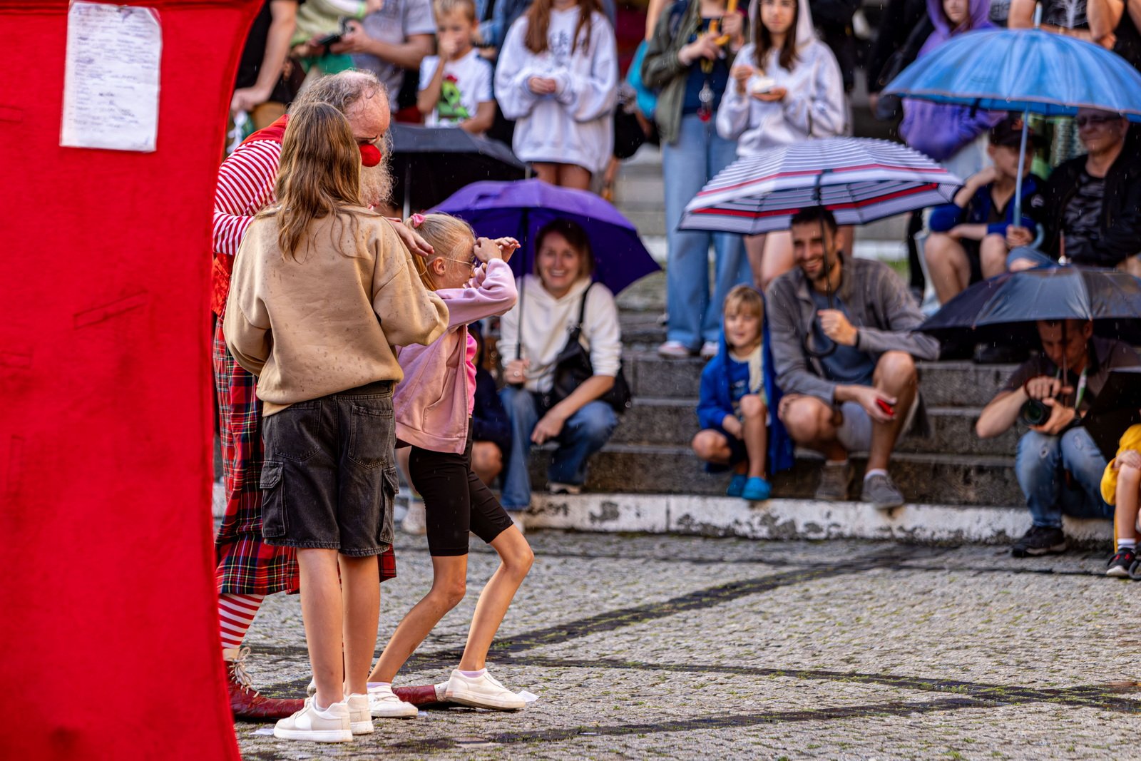 teatry-uliczne-czerwony-klaun-fotogaleria-125936