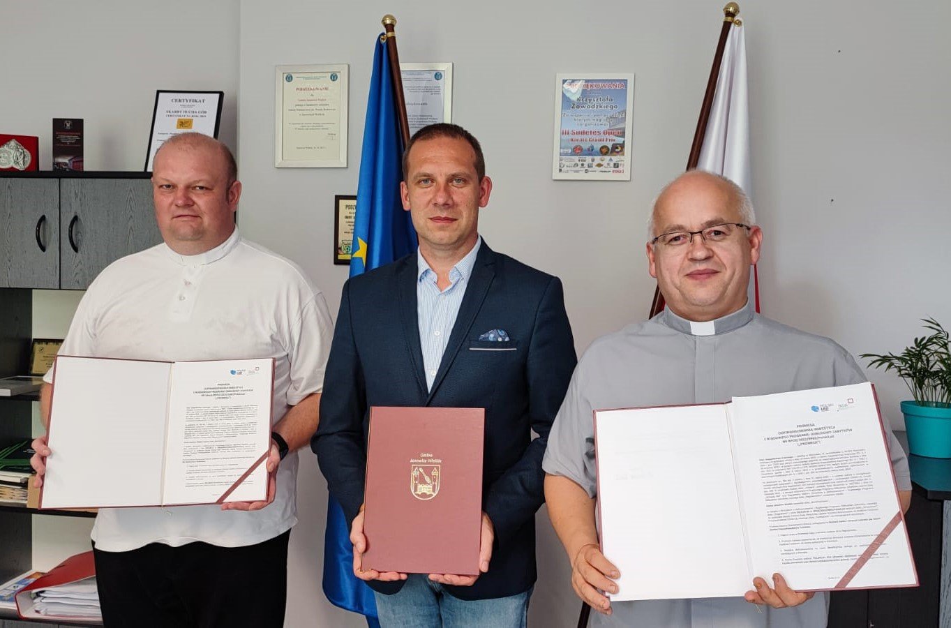 umowy-na-remonty-koscielnych-dachow-125939