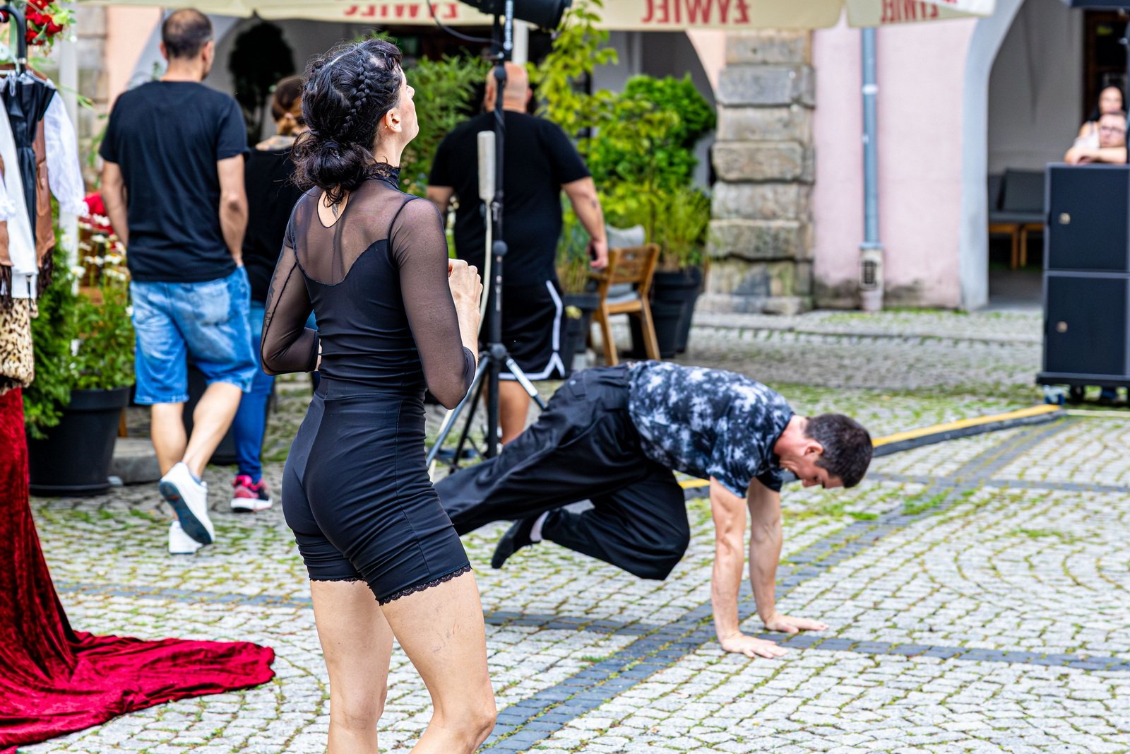 teatry-uliczne-szalay-drugi-dzien-w-strugach-deszczu-125956