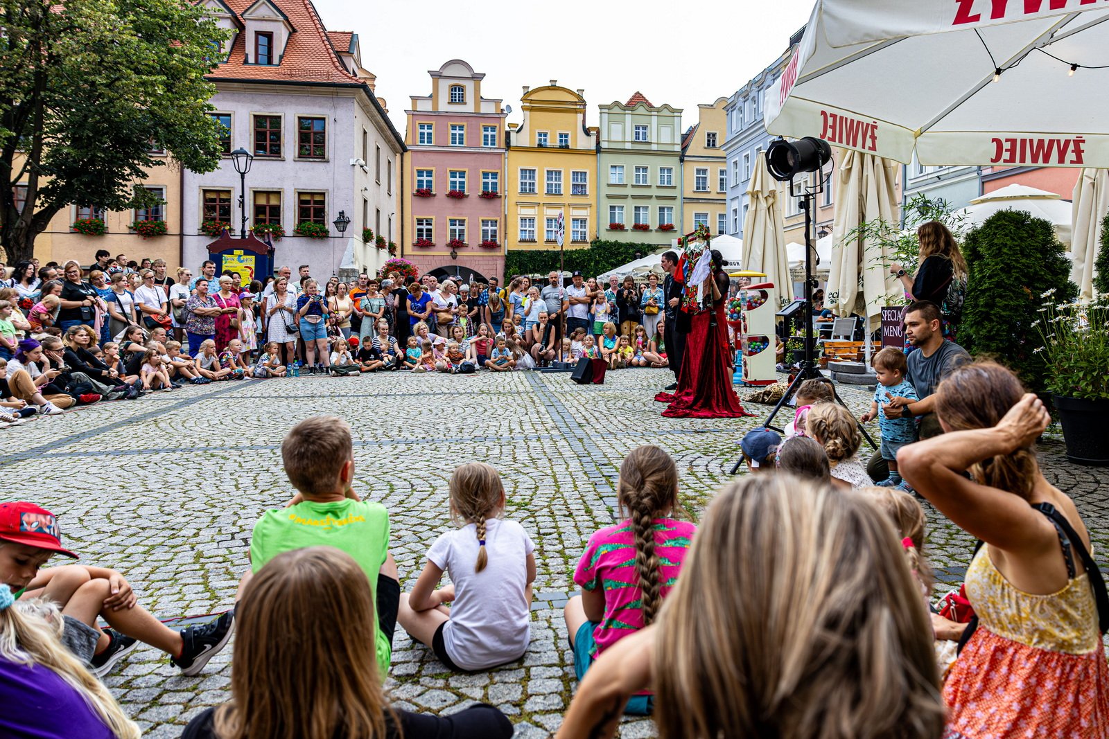 teatry-uliczne-szalay-drugi-dzien-w-strugach-deszczu-125956