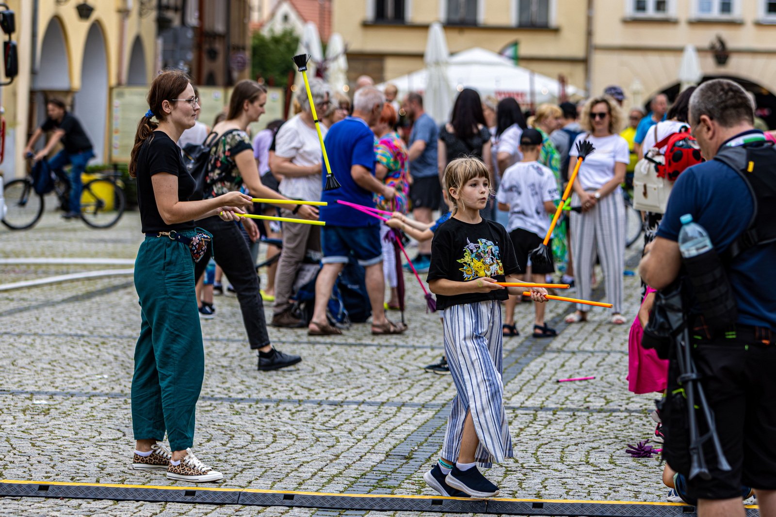teatry-uliczne-szalay-drugi-dzien-w-strugach-deszczu-125956