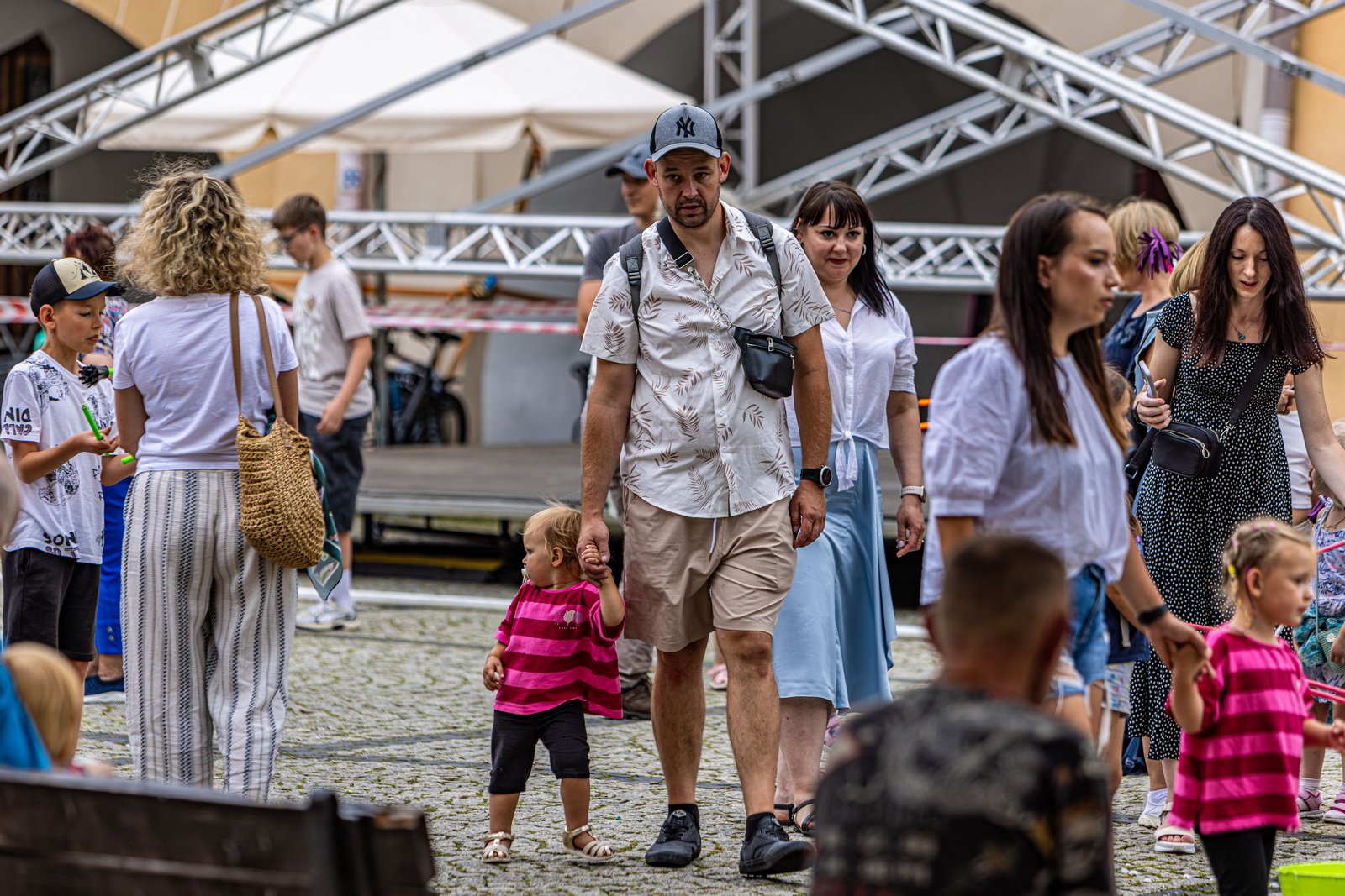 teatry-uliczne-szalay-drugi-dzien-w-strugach-deszczu-125956