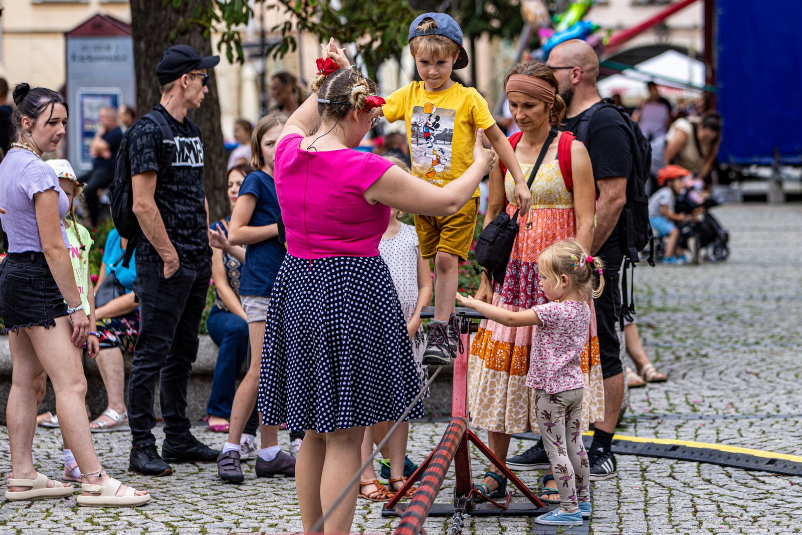 teatry-uliczne-szalay-drugi-dzien-w-strugach-deszczu-125956