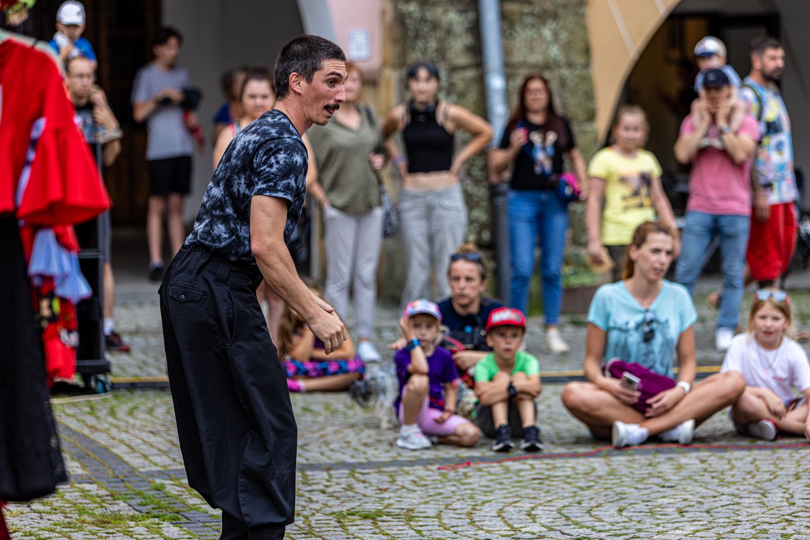 teatry-uliczne-szalay-drugi-dzien-w-strugach-deszczu-125956