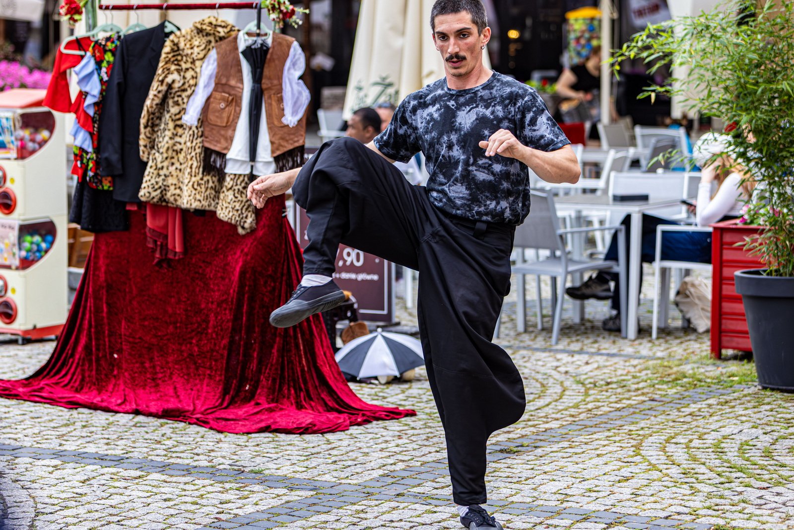teatry-uliczne-szalay-drugi-dzien-w-strugach-deszczu-125956