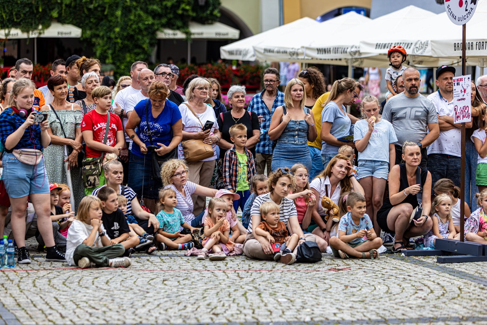 teatry-uliczne-szalay-drugi-dzien-w-strugach-deszczu-125956