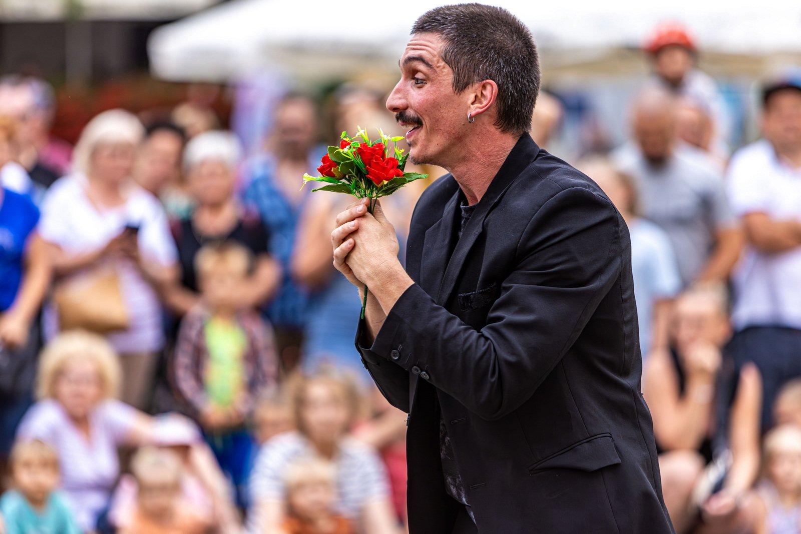teatry-uliczne-szalay-drugi-dzien-w-strugach-deszczu-125956