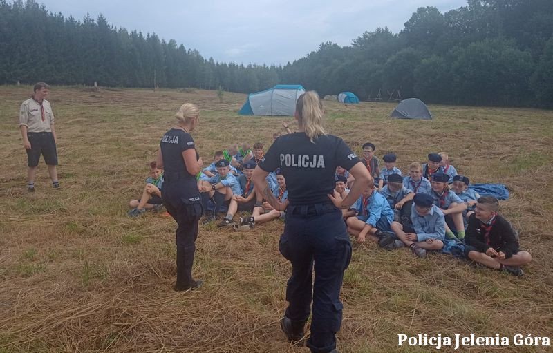 policjantki-i-harcerze-125992