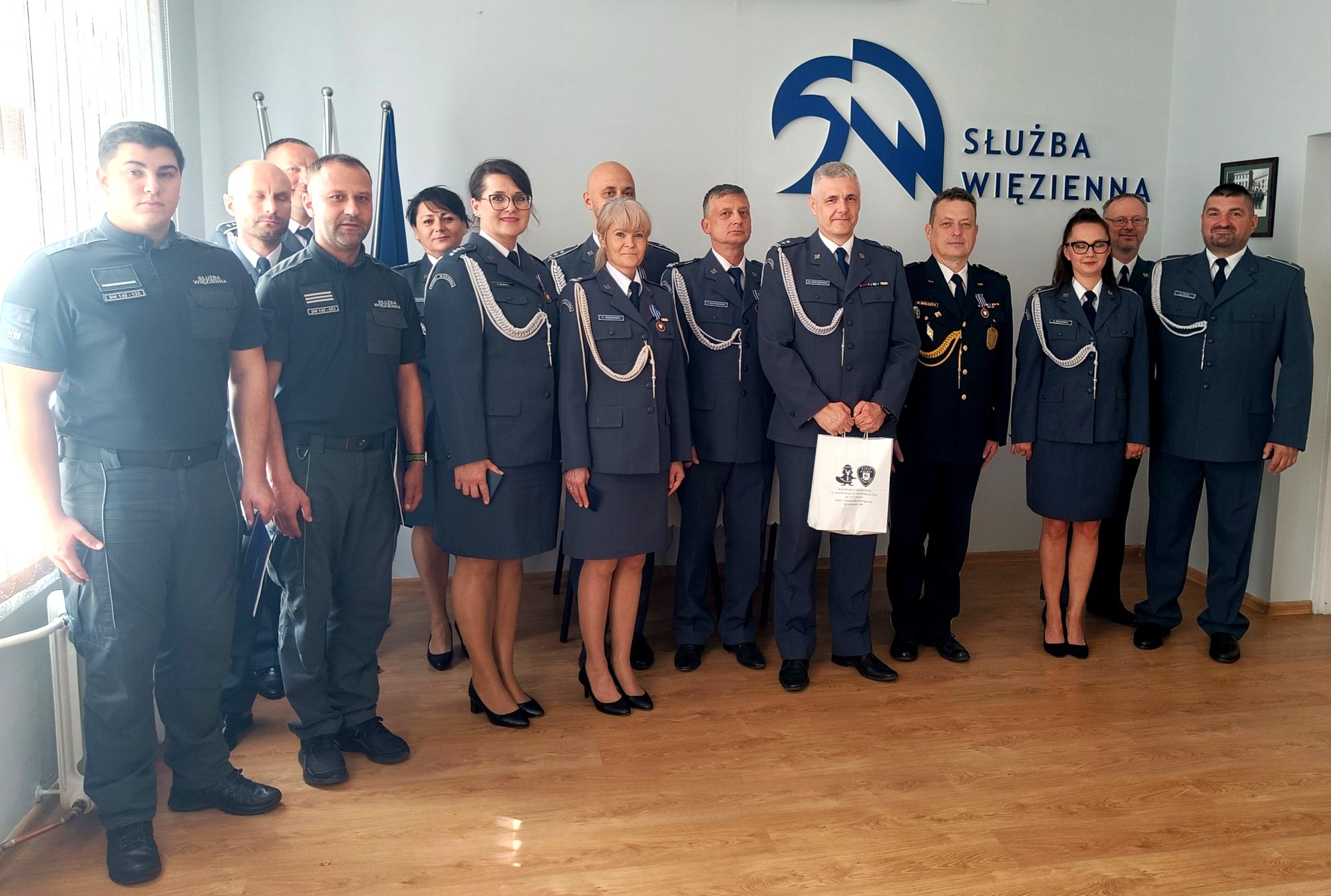 awanse-i-odznaczenia-dla-straznikow-wieziennych-126078