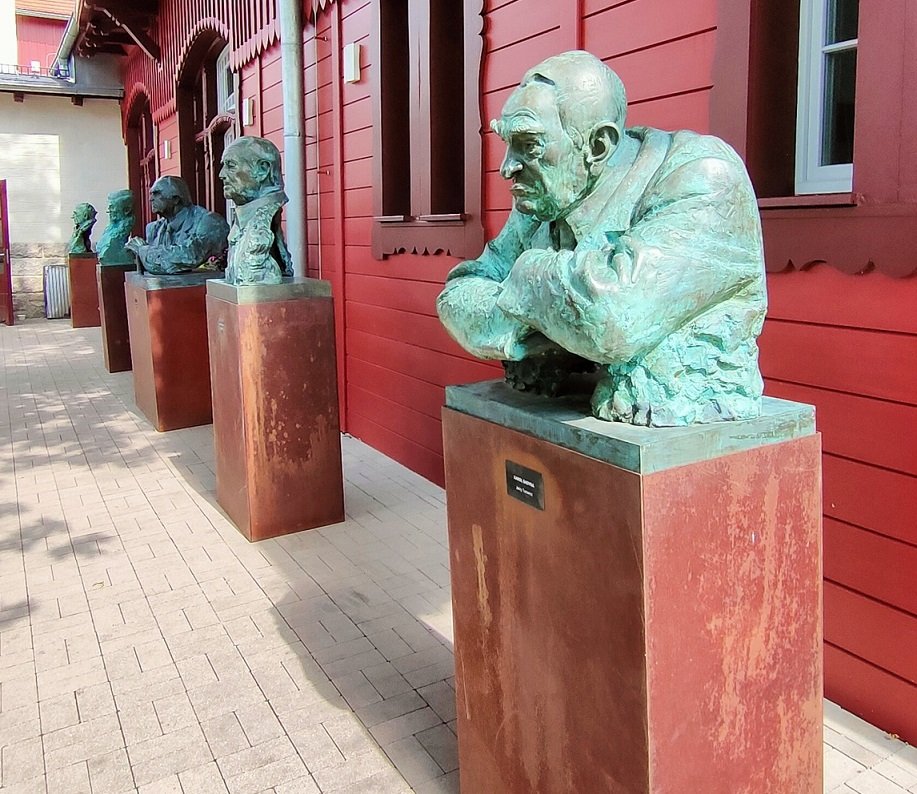 plenerowa-wystawa-rzezb-karola-badyny-126100