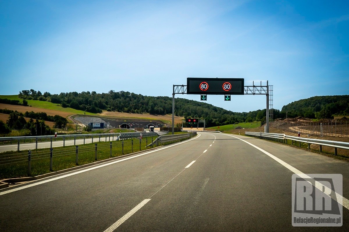 oficjele-na-otwarciu-drogi-ekspresowej-126300