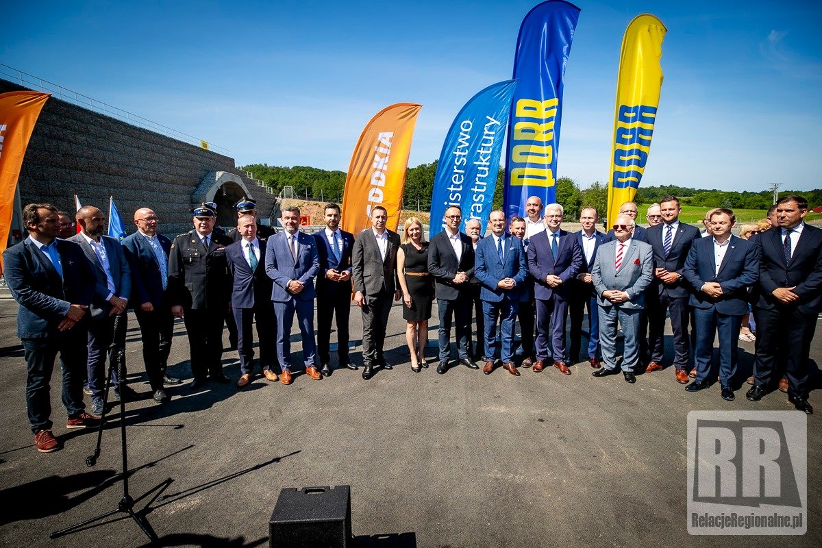 oficjele-na-otwarciu-drogi-ekspresowej-126300