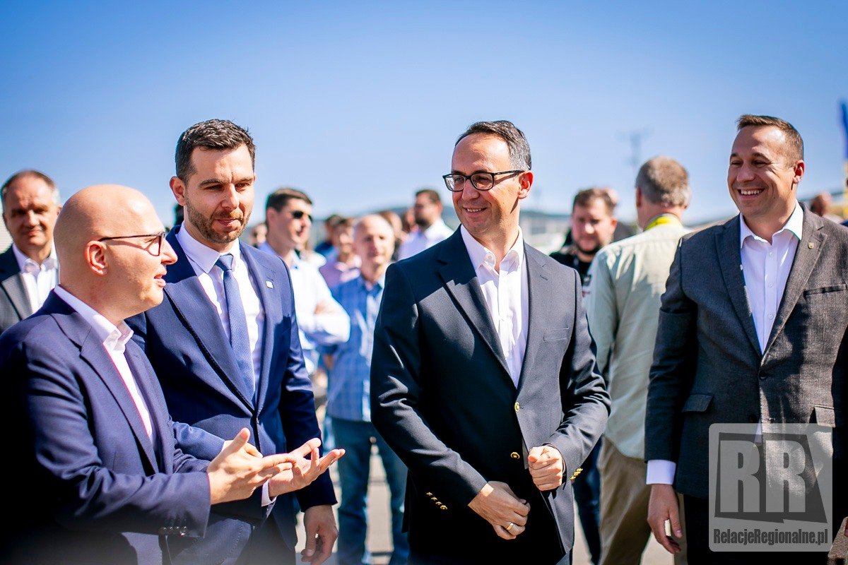 oficjele-na-otwarciu-drogi-ekspresowej-126300