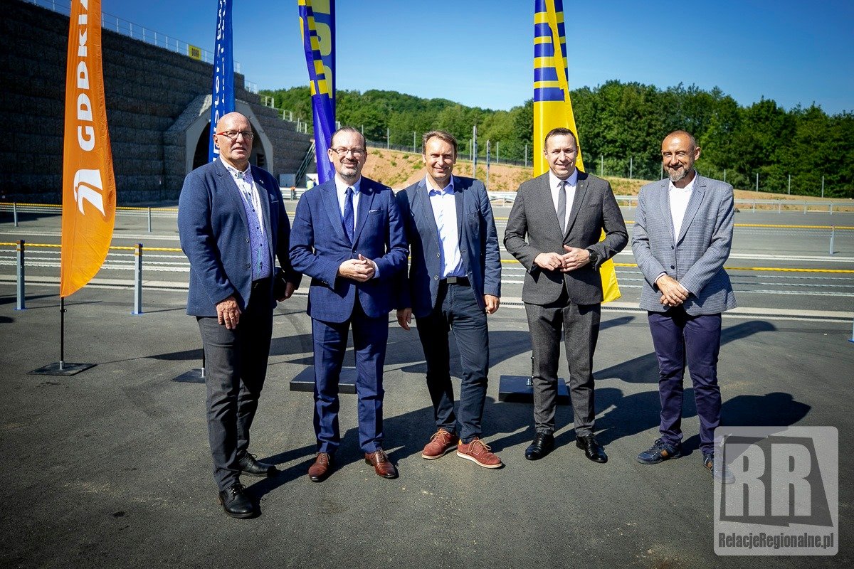oficjele-na-otwarciu-drogi-ekspresowej-126300