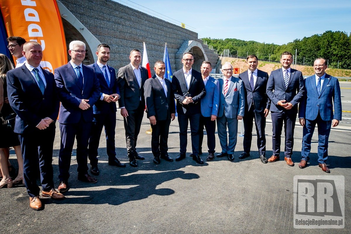 oficjele-na-otwarciu-drogi-ekspresowej-126300