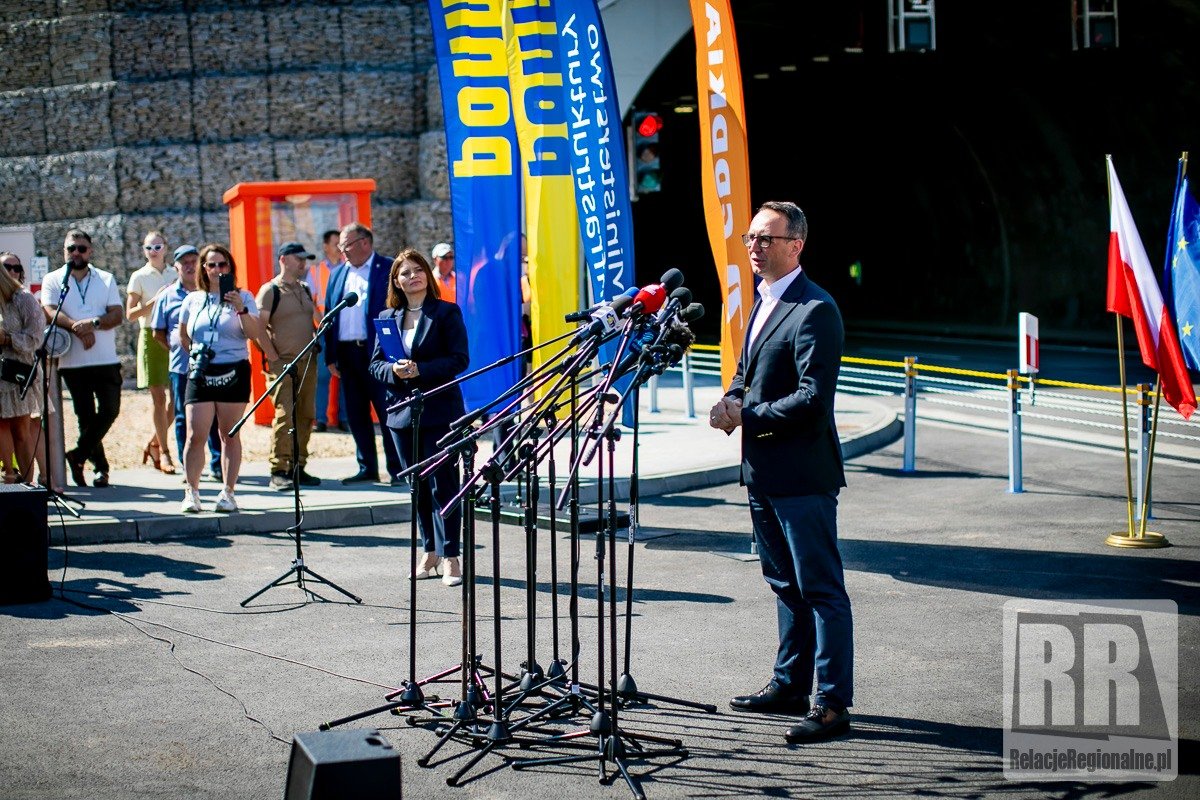 oficjele-na-otwarciu-drogi-ekspresowej-126300