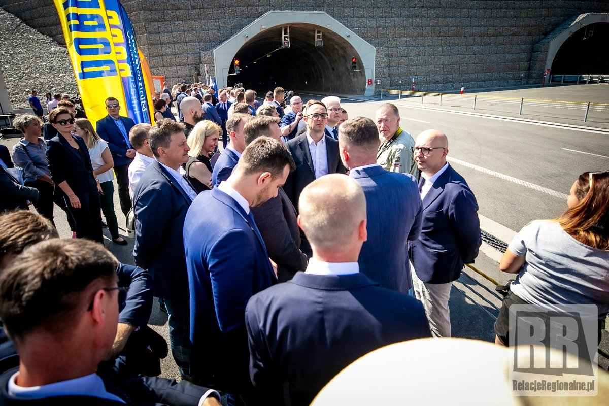 oficjele-na-otwarciu-drogi-ekspresowej-126300