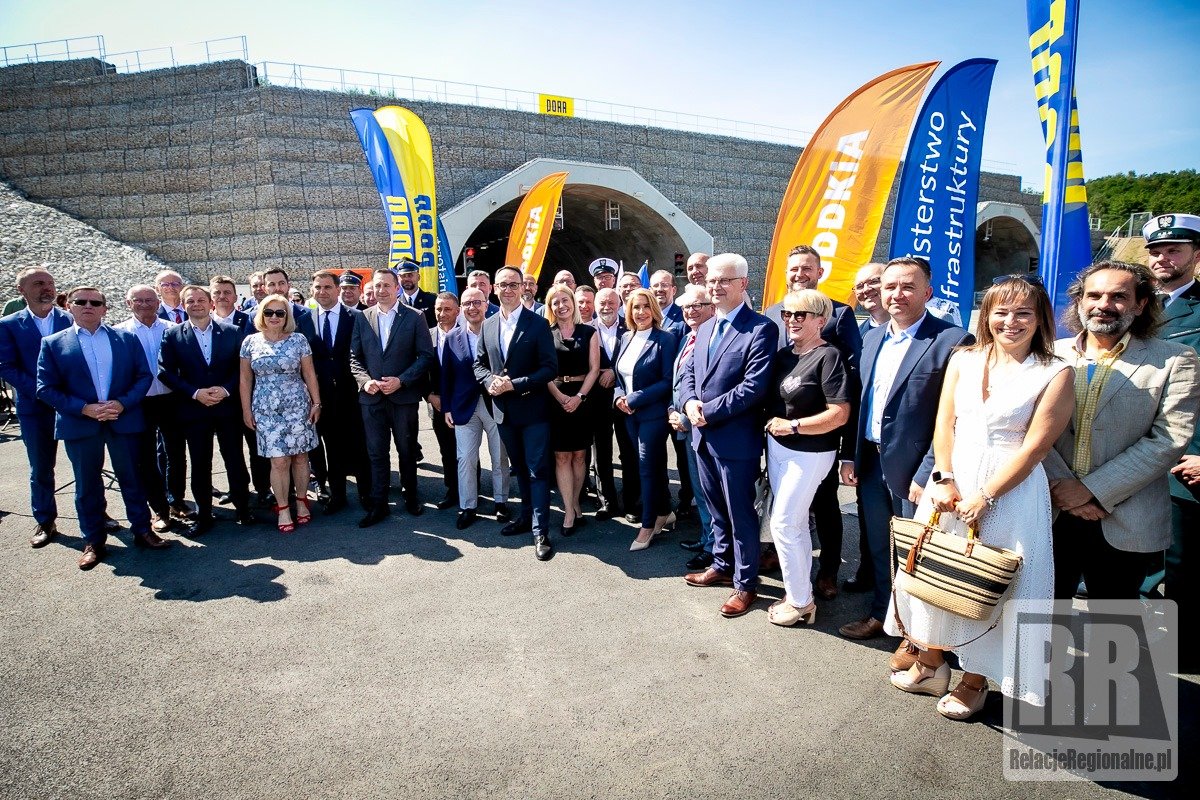 oficjele-na-otwarciu-drogi-ekspresowej-126300
