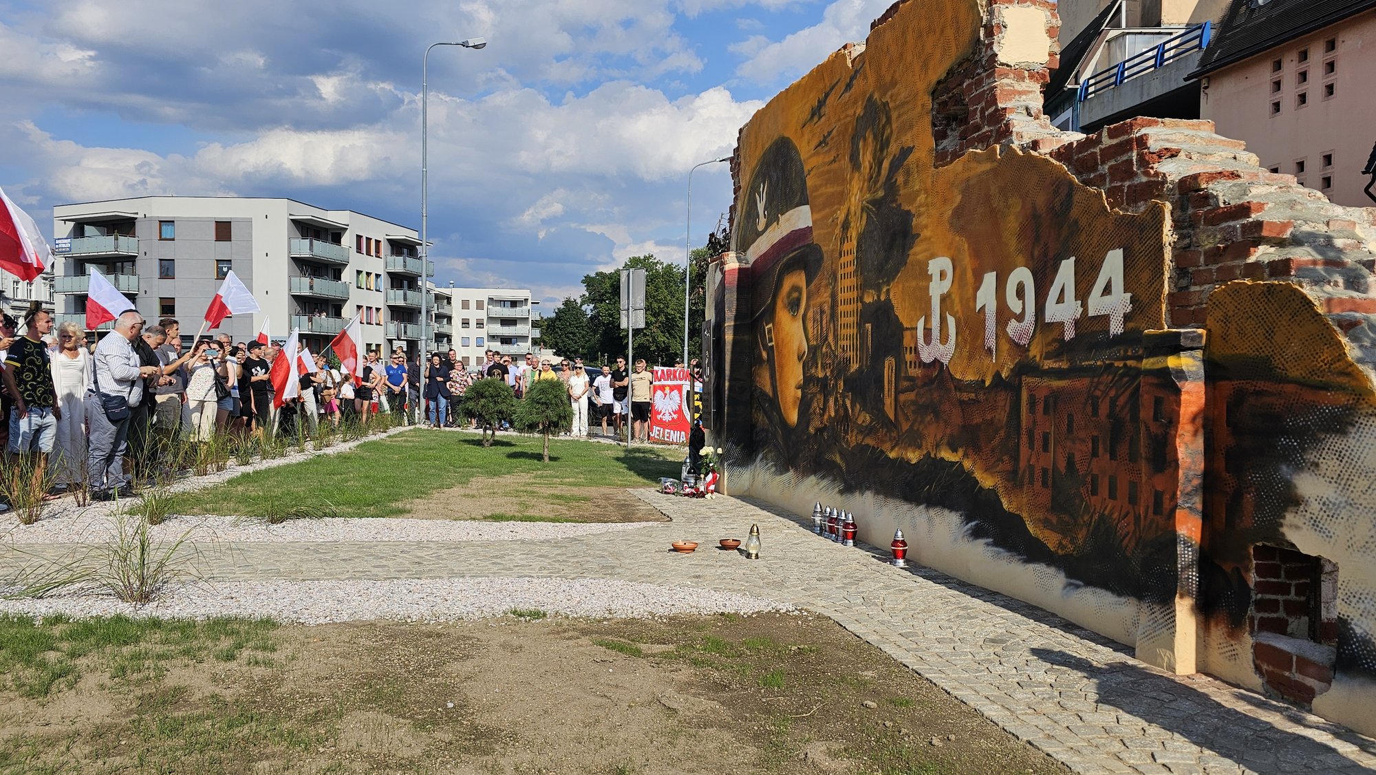 oddali-hod-polegym-126351