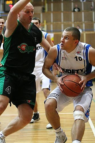 skuteczniejsze-sudety-wygrywaja-z-open-basketem-12692