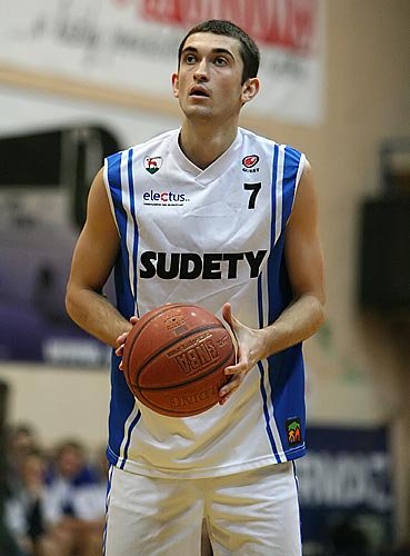 skuteczniejsze-sudety-wygrywaja-z-open-basketem-12692
