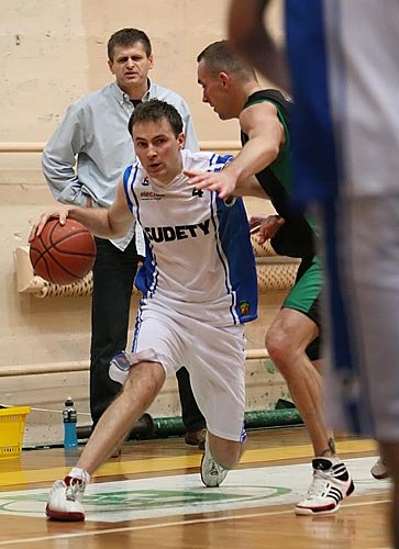 skuteczniejsze-sudety-wygrywaja-z-open-basketem-12692