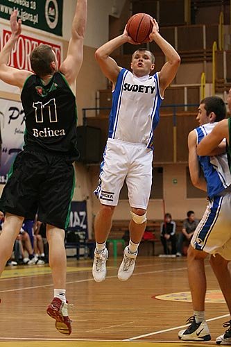 skuteczniejsze-sudety-wygrywaja-z-open-basketem-12692