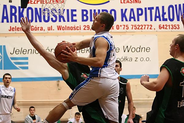 skuteczniejsze-sudety-wygrywaja-z-open-basketem-12692