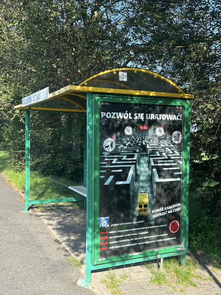 plakaty-ratunkowe-na-przystankach-mzk-127036