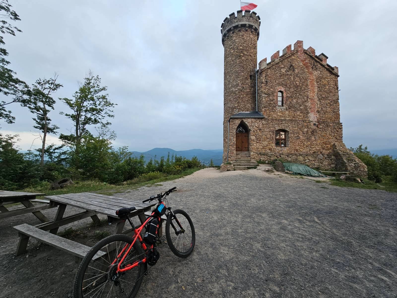 zamek-ksiecia-henryka-wyjatkowe-widoki-na-karkonosze-127042